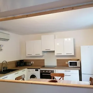 Neuf Pour 6 Personnes , Vizille France